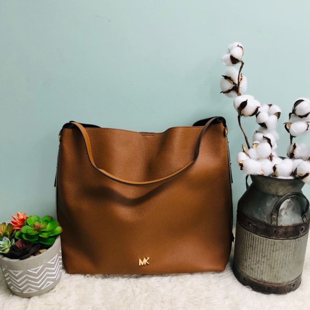 Michael Kors Tote | Purse | Designer Bag | Fashion | Carryall | Dust Bag | Tan